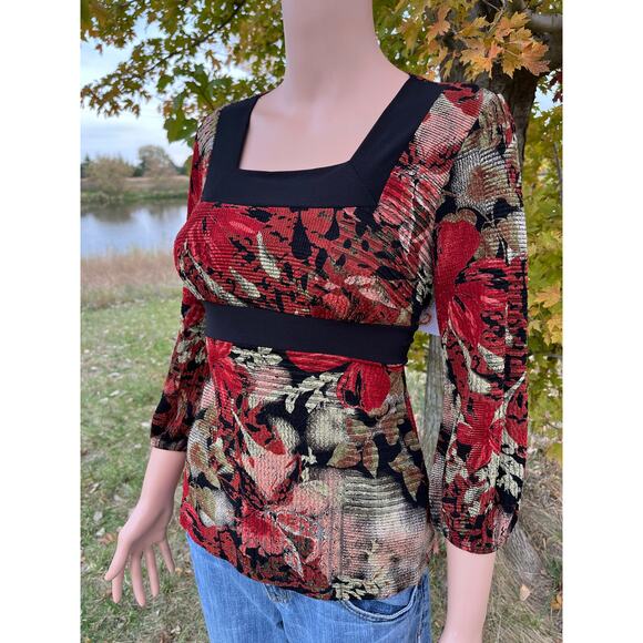 Carducci Textured Floral Square Neck Top - Picture 2 of 6